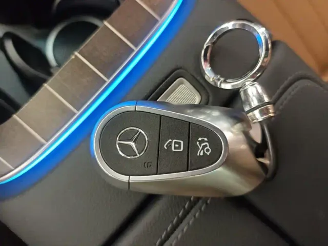Mercedes-Benz E-Class — Фото автомобиля 8