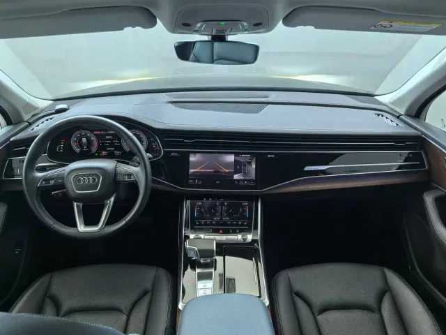 Audi Q7 — Фото автомобиля 10