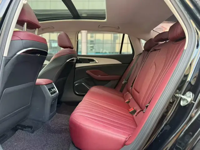 Hongqi H5 — Фото автомобиля 6