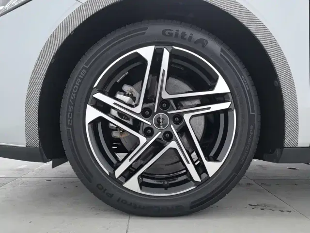 Roewe D7 — Фото автомобиля 17