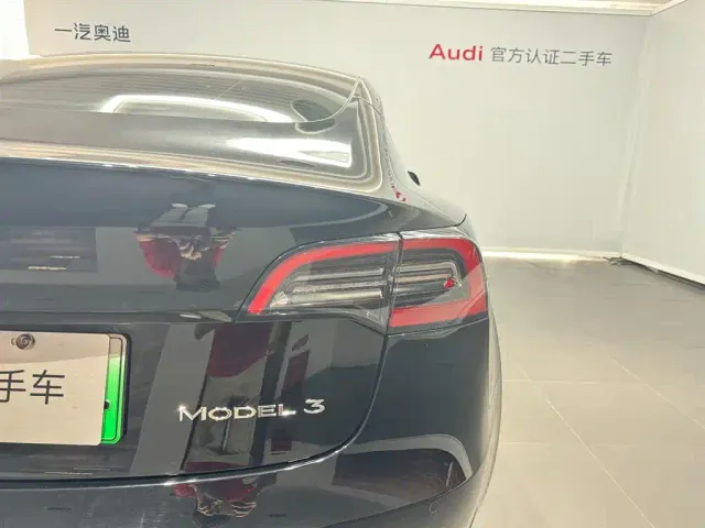 Tesla Model 3 — Фото автомобиля 19