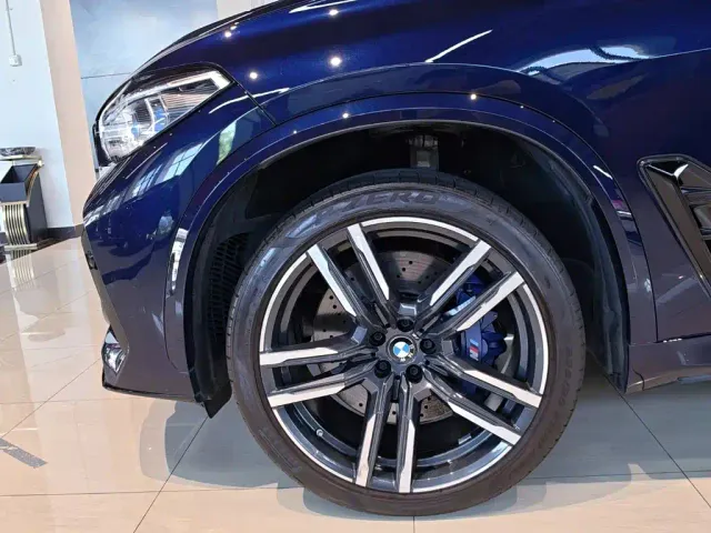 BMW X5 M — Фото автомобиля 9