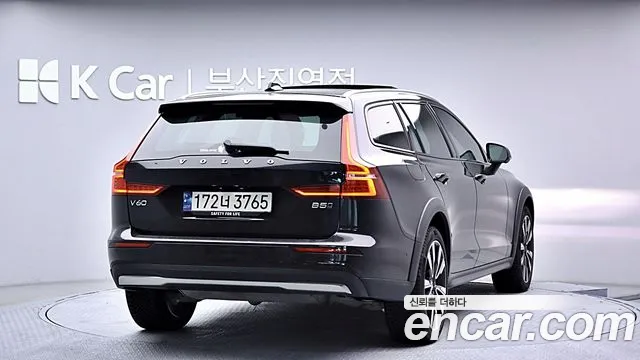 Volvo V60 Cross Country 2nd Gen — Фото автомобиля 4