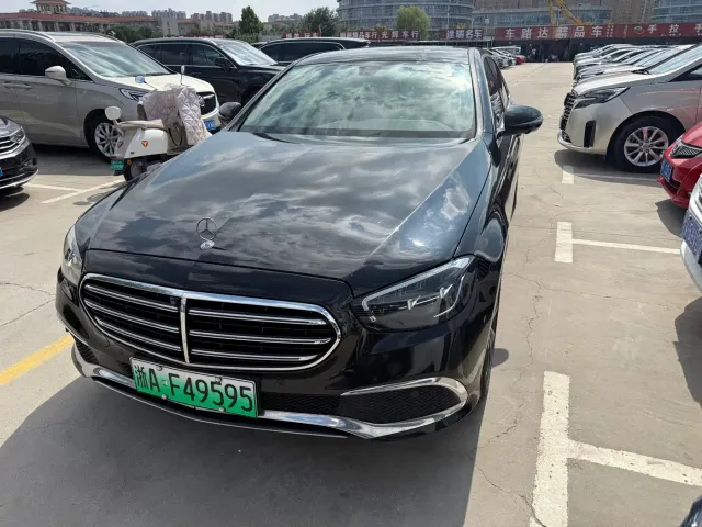 Фотография автомобиля — Mercedes-Benz E-Class