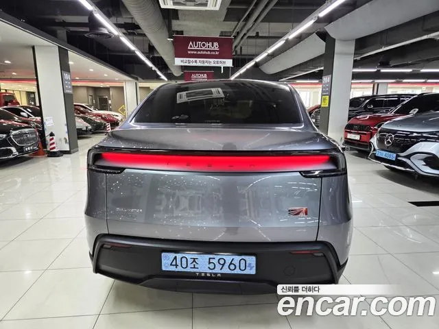 Tesla Model Y — Фото автомобиля 3