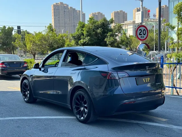 Tesla Model Y — Фото автомобиля 14