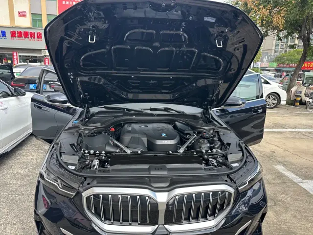 BMW 5 Series — Фото автомобиля 18