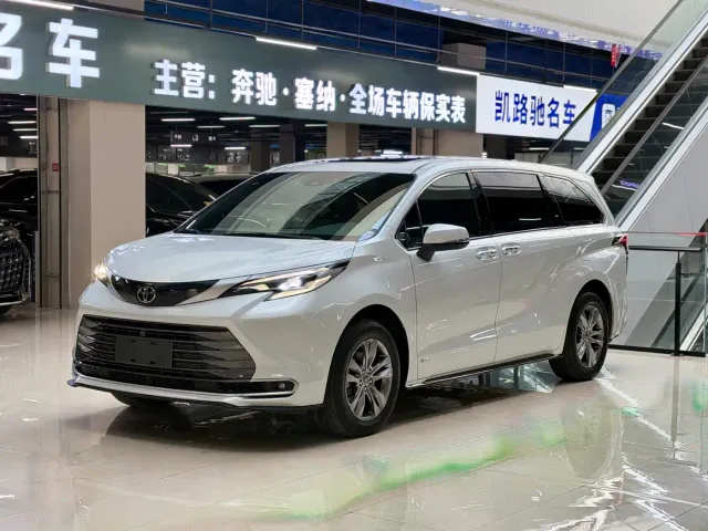 Фотография автомобиля — Toyota Sienna