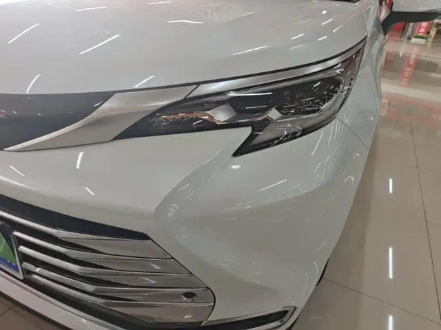 Toyota Sienna — Фото автомобиля 23