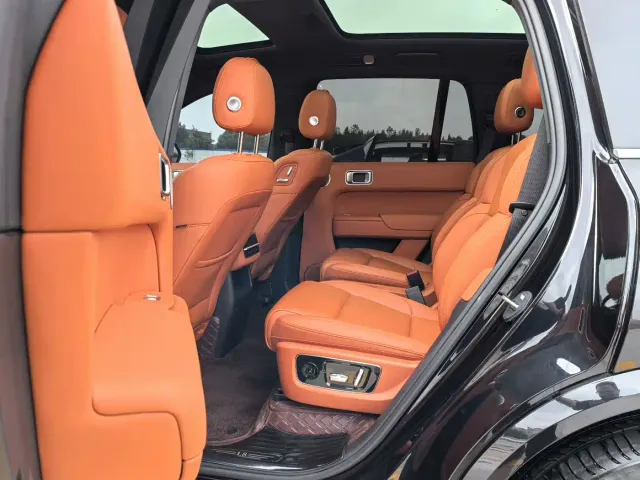 Li Auto L8 — Фото автомобиля 5