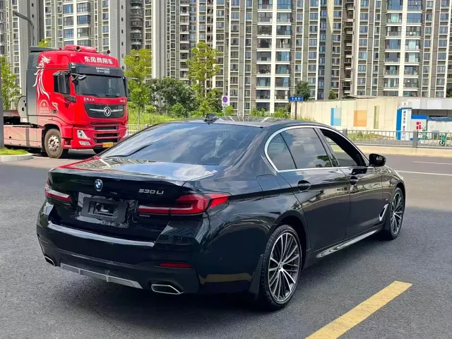 BMW 5 Series — Фото автомобиля 8