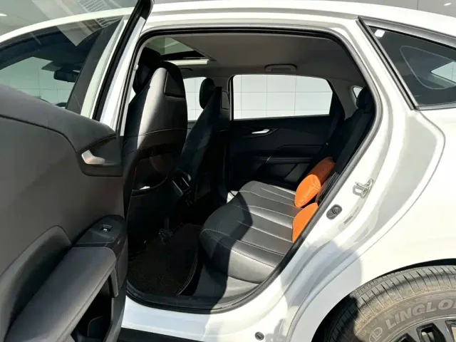 Changan Lamore — Фото автомобиля 6