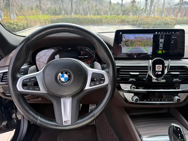 BMW 5 Series — Фото автомобиля 17
