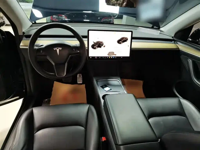Tesla Model Y — Фото автомобиля 5