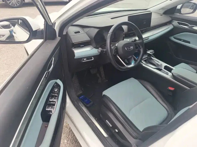 Geely Emgrand L — Фото автомобиля 13