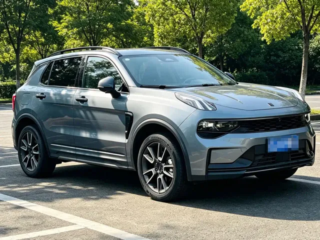 Lynk & Co 01 — Фото автомобиля 3
