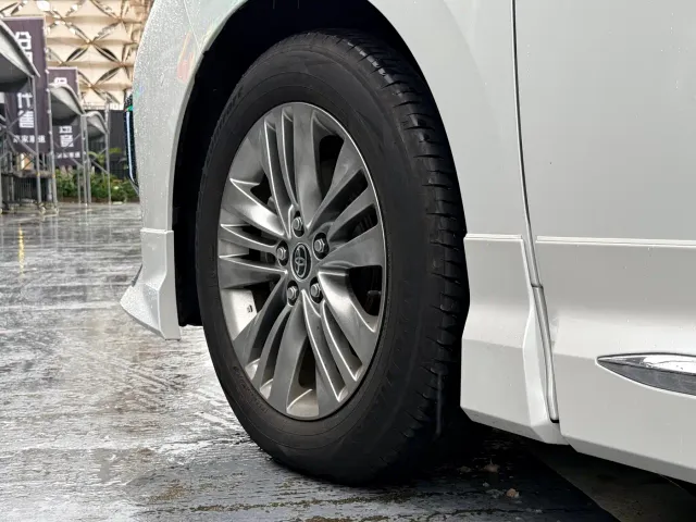 Toyota Alphard — Фото автомобиля 23