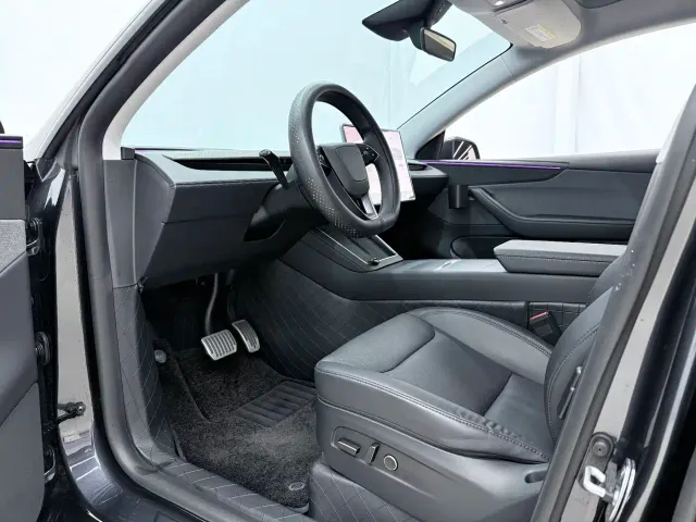 Tesla Model Y — Фото автомобиля 4