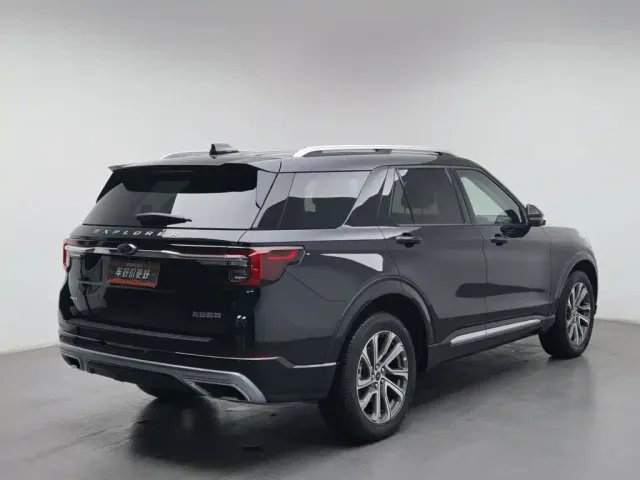 Ford Explorer — Фото автомобиля 2