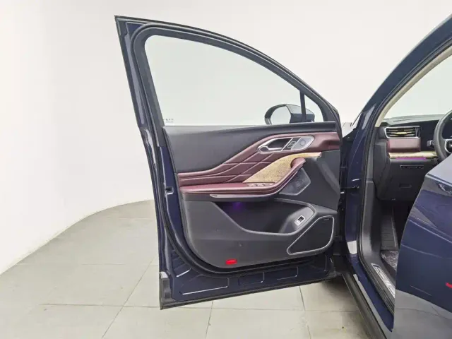 Hongqi Hongqi HS7 2023 2.0T Automatic 4WD Flag Leader Edition (6-seater) — Фото автомобиля 8