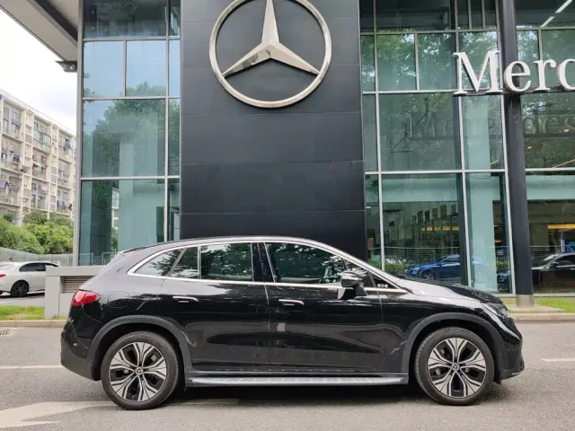 Mercedes-Benz EQE SUV — Фото автомобиля 13
