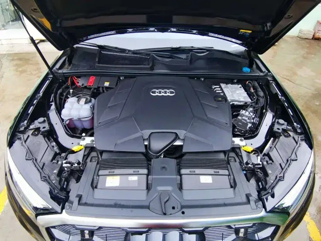 Audi Q7 — Фото автомобиля 9