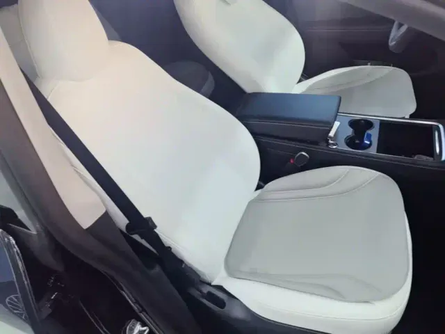 Tesla Model Y — Фото автомобиля 24