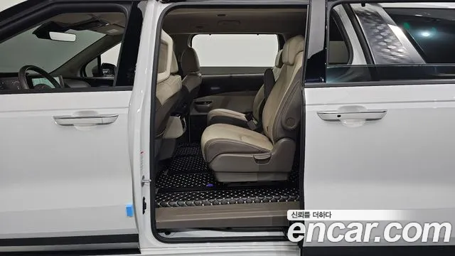 Kia Carnival Generation 4 — Фото автомобиля 11