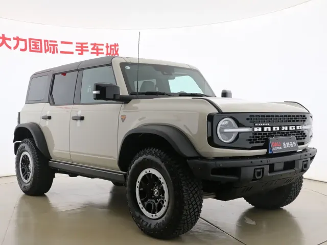 Ford Bronco — Фото автомобиля 3