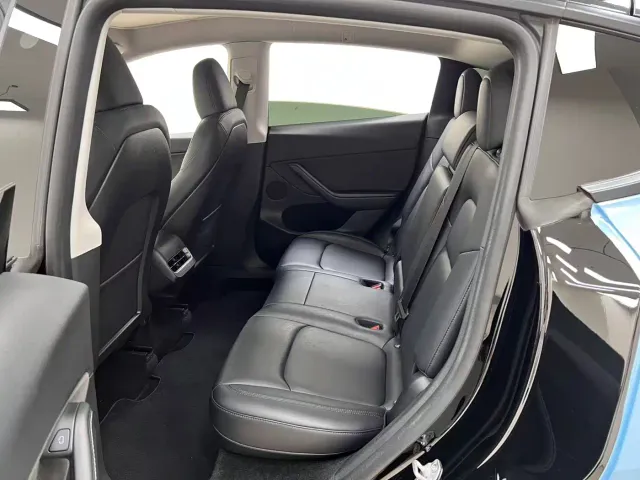 Tesla Model Y — Фото автомобиля 9