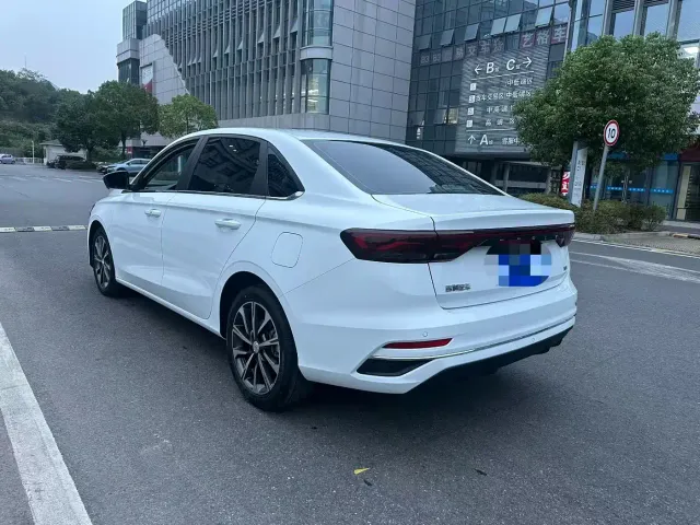 Geely Emgrand — Фото автомобиля 9