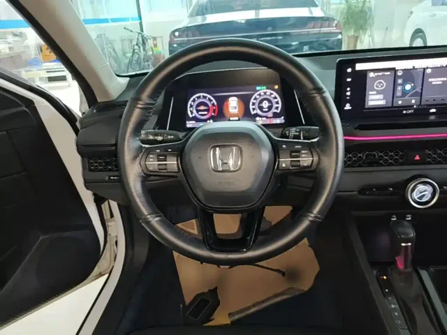 Honda Accord — Фото автомобиля 10