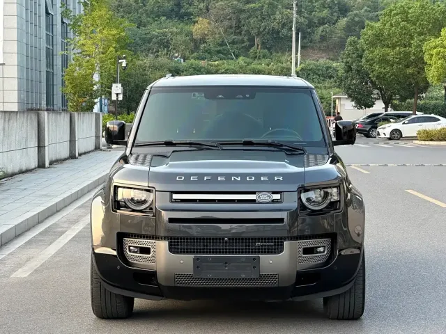 Land Rover Land Rover Defender 2023 Model 110 3.0T P400 X-DYNAMIC HSE — Фото автомобиля 5