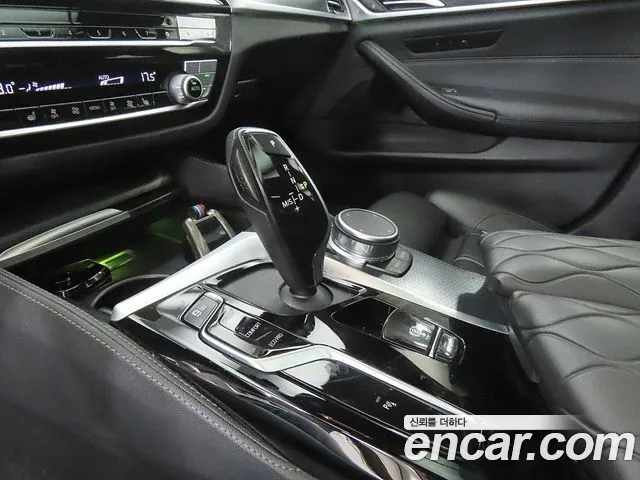 BMW 5 Series G30 — Фото автомобиля 12