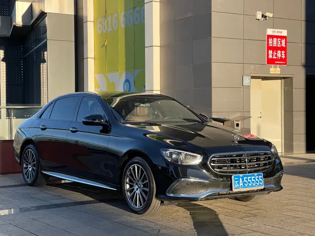 Фотография автомобиля — Mercedes-Benz E-Class