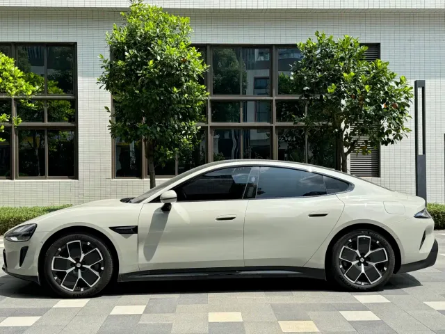 Xiaomi SU7 — Фото автомобиля 13