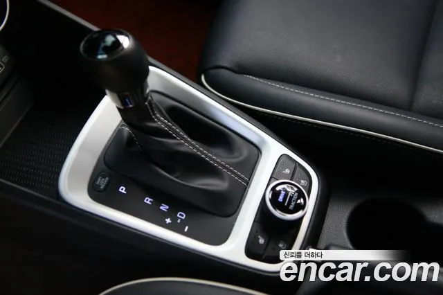 Hyundai Venue — Фото автомобиля 14