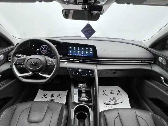 Hyundai Elantra — Фото автомобиля 5