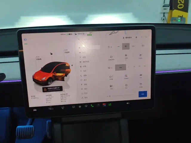 Tesla Model Y — Фото автомобиля 12