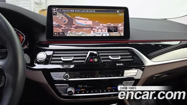 BMW 5 Series G30 — Фото автомобиля 20