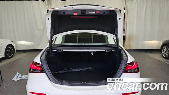 Mercedes-Benz E-Class — Фото автомобиля 17