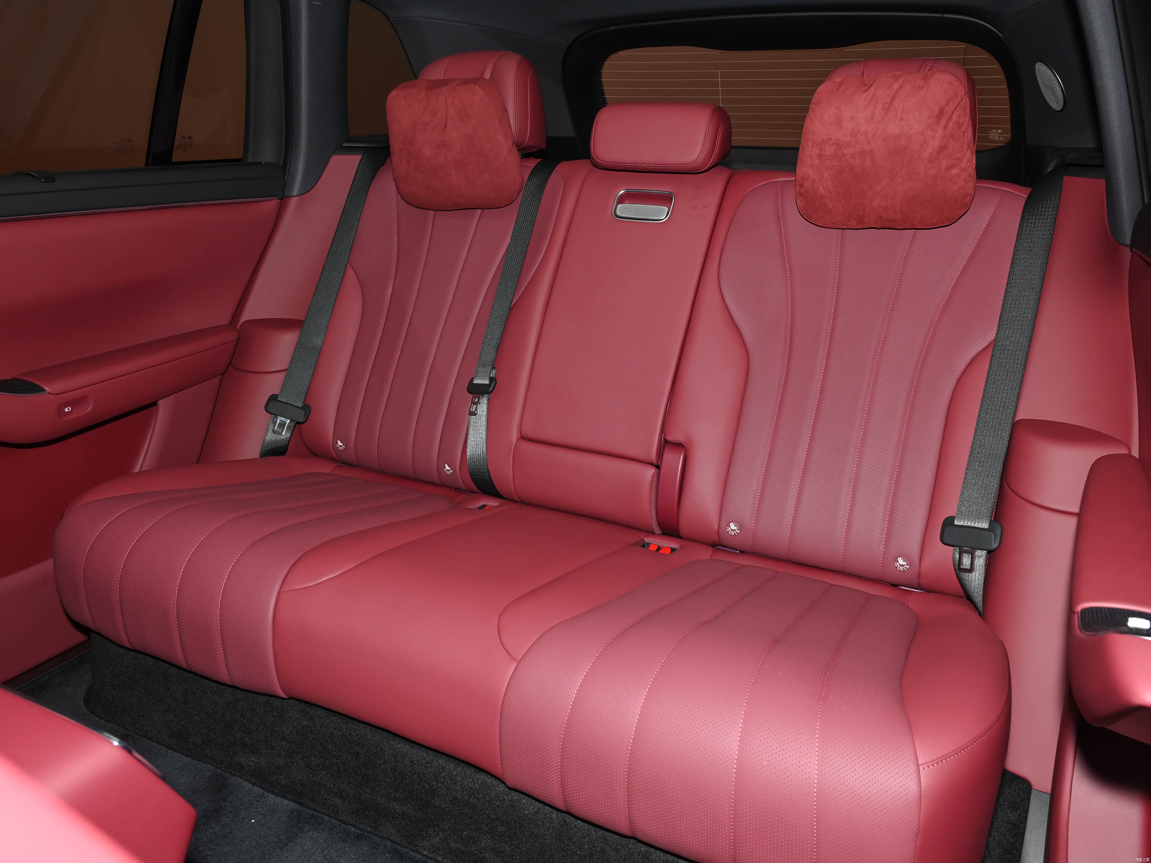 AITO M7 EREV Ultra 5 seats 4wd — Фото автомобиля 7