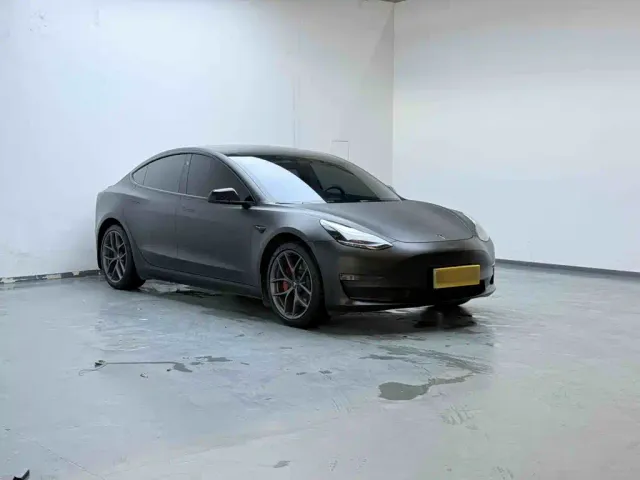 Tesla Model 3 — Фото автомобиля 3