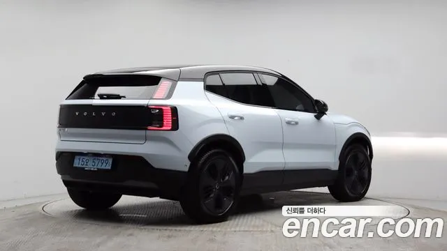 Volvo EX30 Cross Country — Фото автомобиля 4