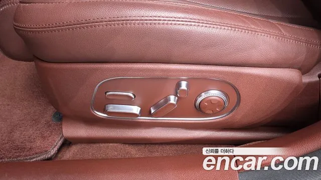 Genesis G90 Бензин 3.5 турбо AWD — Фото автомобиля 21