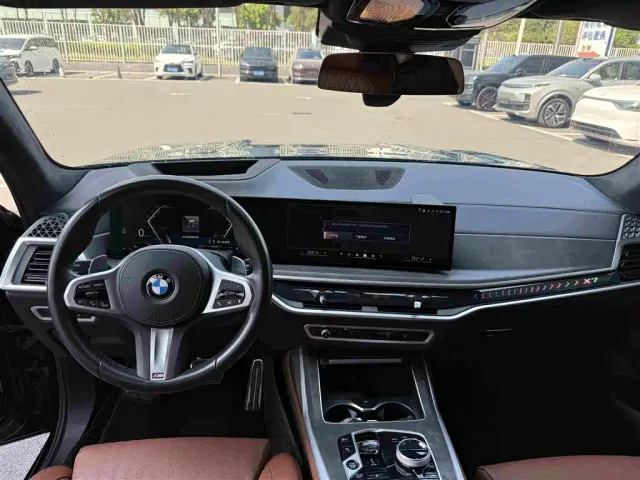 BMW X7 — Фото автомобиля 10