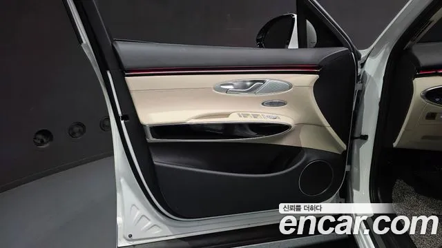 Genesis GV70 — Фото автомобиля 24