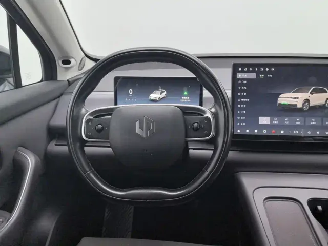Leapmotor C10 — Фото автомобиля 11
