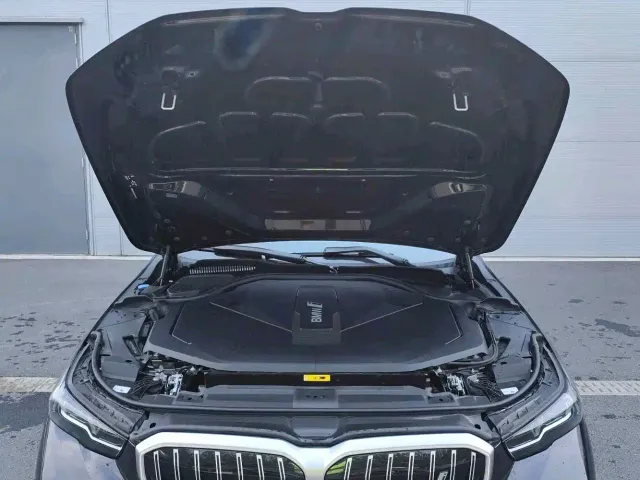 BMW i5 — Фото автомобиля 6