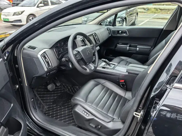 Citroen C6 — Фото автомобиля 9